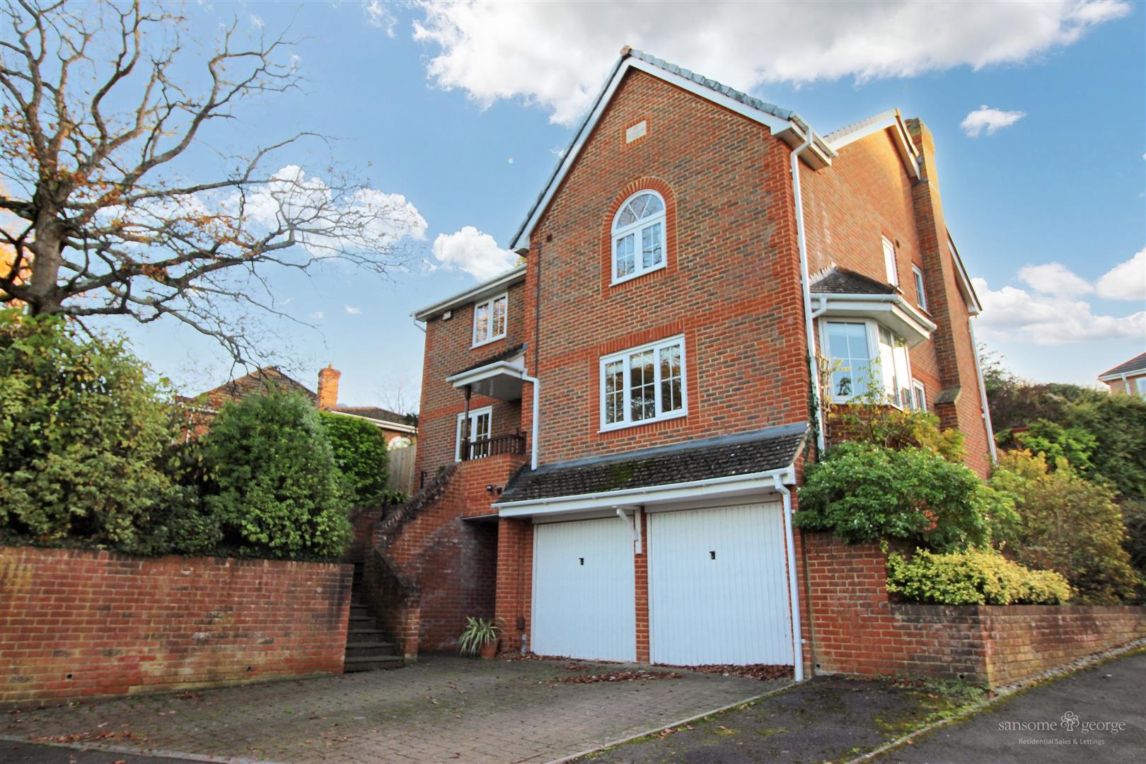 4 bed property in Roebuck Rise, Reading
